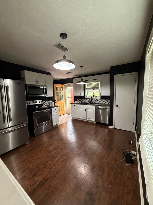 Building Photo - 5 Markwood Ln