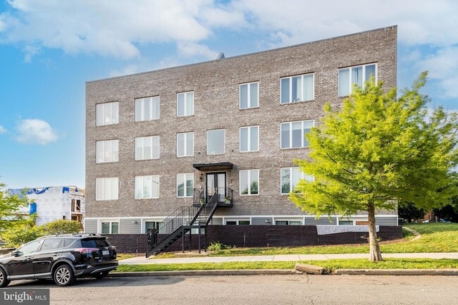 Building Photo - 800 21st St NE