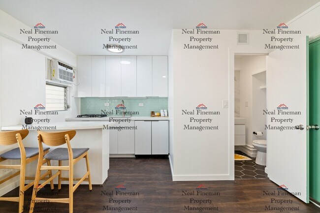 Building Photo - Furnished Studio, 1 Bath. Street parking. ...