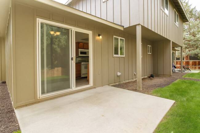 Building Photo - Modern Duplex with Garage and Backyard