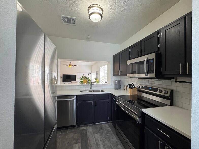 Building Photo - 22 Cross Cyn