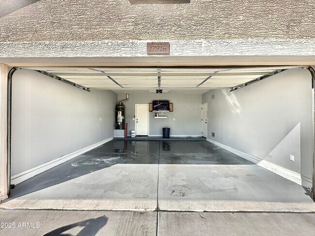 Building Photo - 17916 W Maui Ln