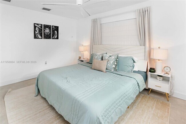 Building Photo - 930 N 11th Ct