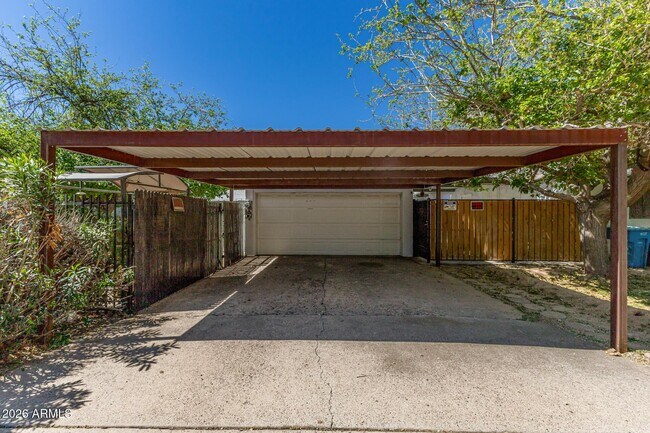 Building Photo - 1301 W MacKenzie Dr