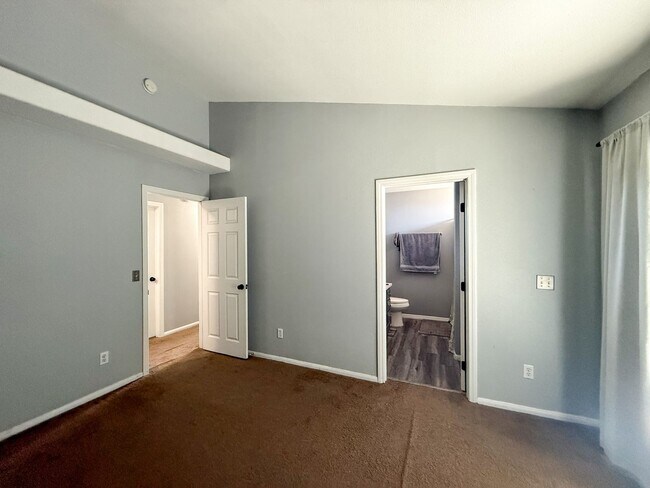 Building Photo - 29 Palms Home with Attached Garage