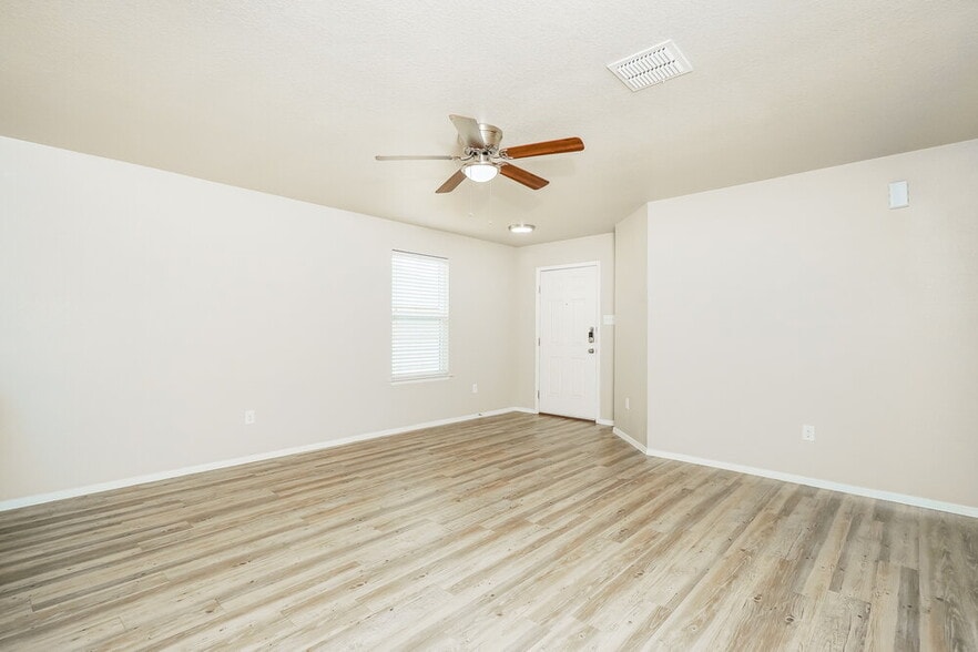Building Photo - 3215 Pedernales Dr