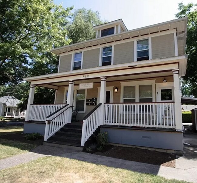 Building Photo - 420 20th St SE