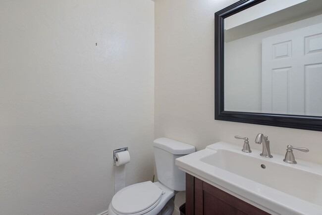 Building Photo - Charming 3-Bedroom, 2.5-Bathroom Patio Hom...