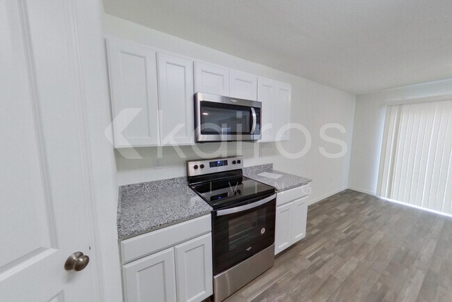 Building Photo - 1148 Vinita Ave