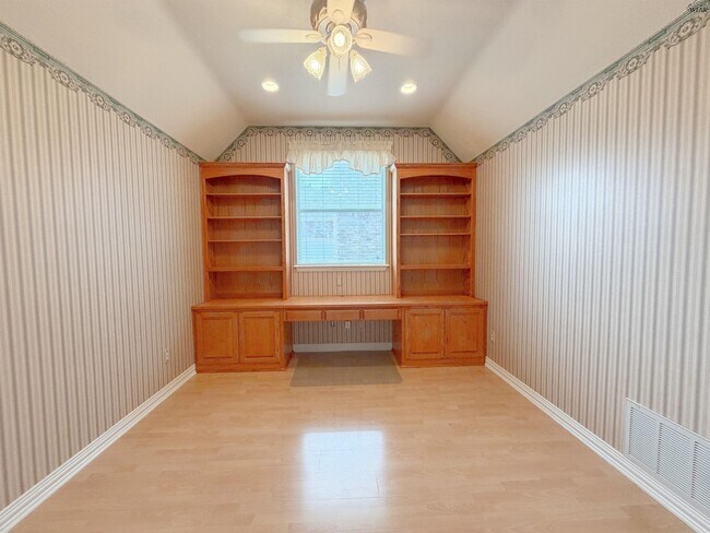 Building Photo - 4506 Hollow Ridge Dr