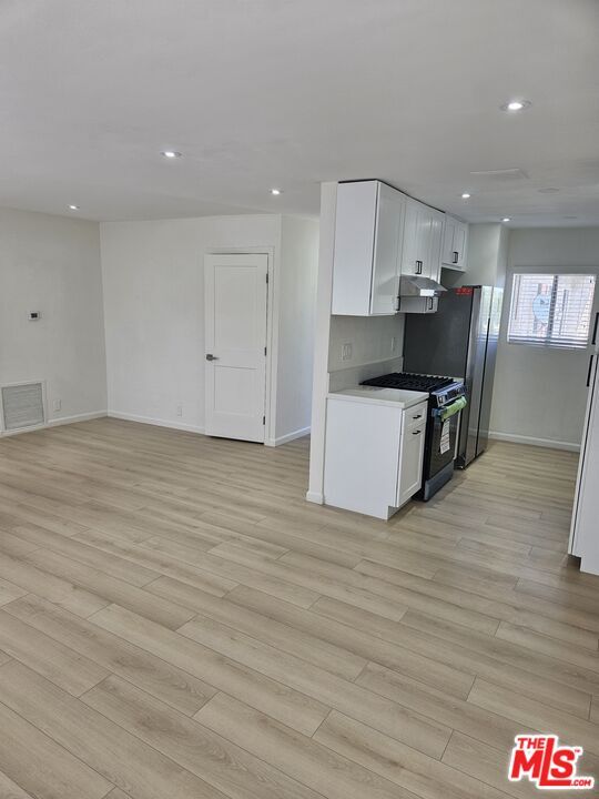 Building Photo - 10836 Camarillo St