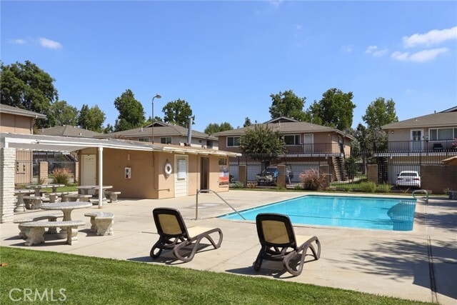 Building Photo - 3043 N White Ave