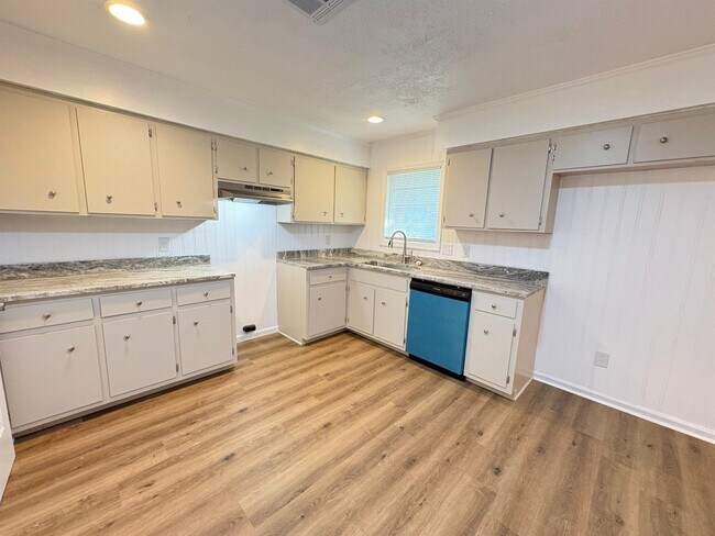 Building Photo - 2941 Shenandoah Dr