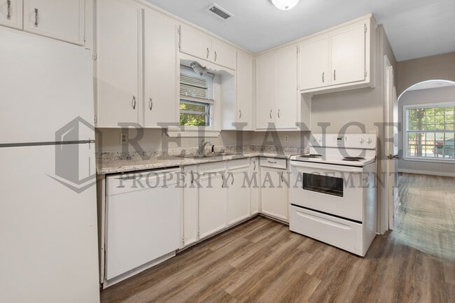 Building Photo - 1303 W 33rd St S