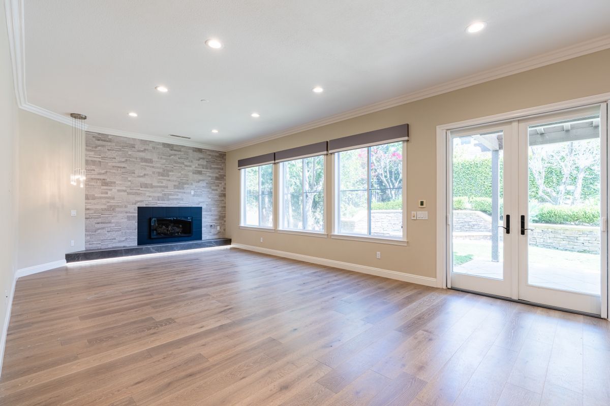 Building Photo - 6 Heather