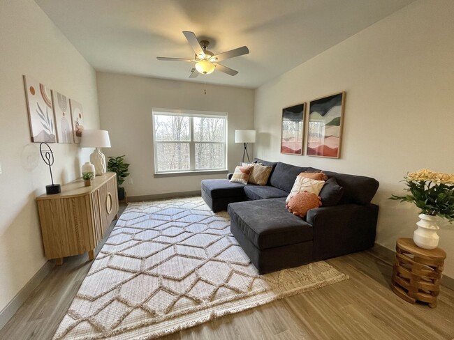 Building Photo - Tuscany | 1 Bed 1 Bath | 786 sf