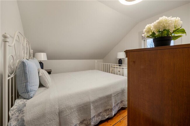 Building Photo - 35 Marsh St