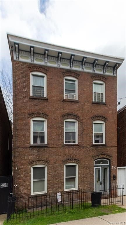 Building Photo - 40 Carpenter Ave