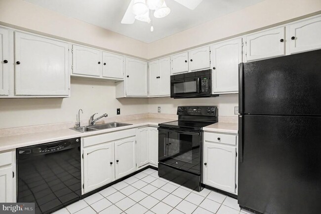 Building Photo - 205 Valley Stream Ln