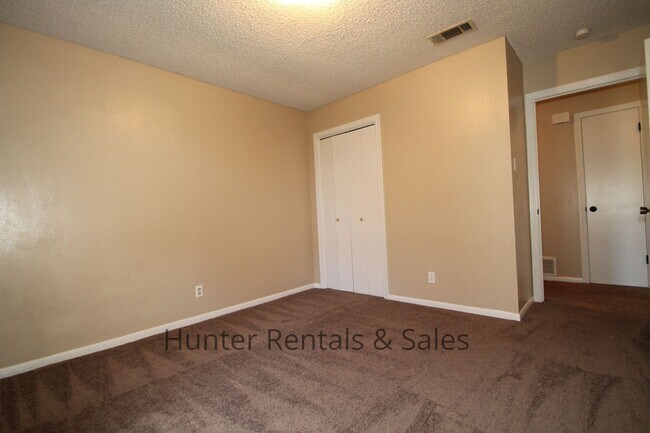 Building Photo - 2810 Lawndale St