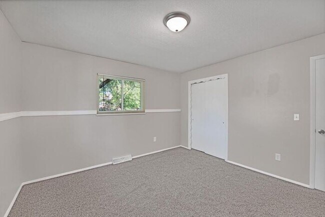 Building Photo - Spacious 5-Bedroom Home in Paradise Hills – North Grand Junction