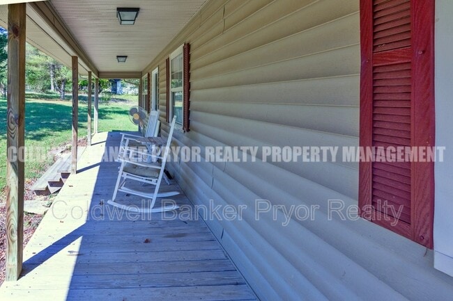 Building Photo - 150 Scenic Dr