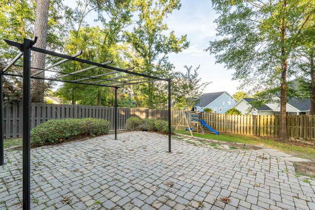 Building Photo - 391 Sandleton Way