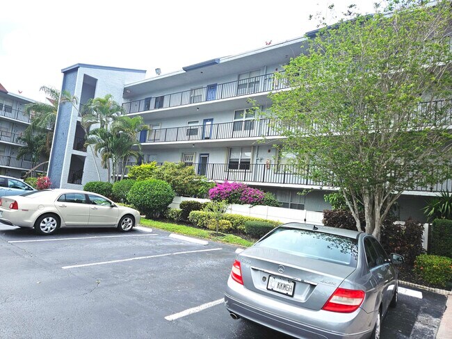 Building Photo - 14747 Cumberland Dr