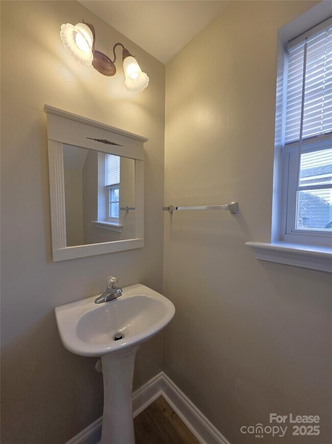 Building Photo - 10619 Trolley Run Dr