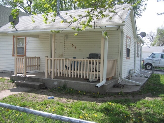 Primary Photo - 103 K St