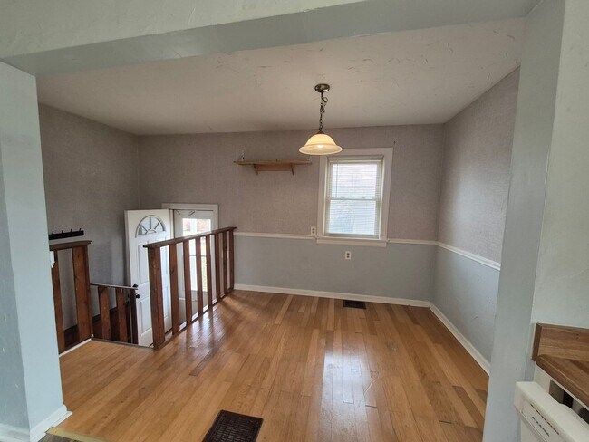 Building Photo - Charming 2-bedroom home!