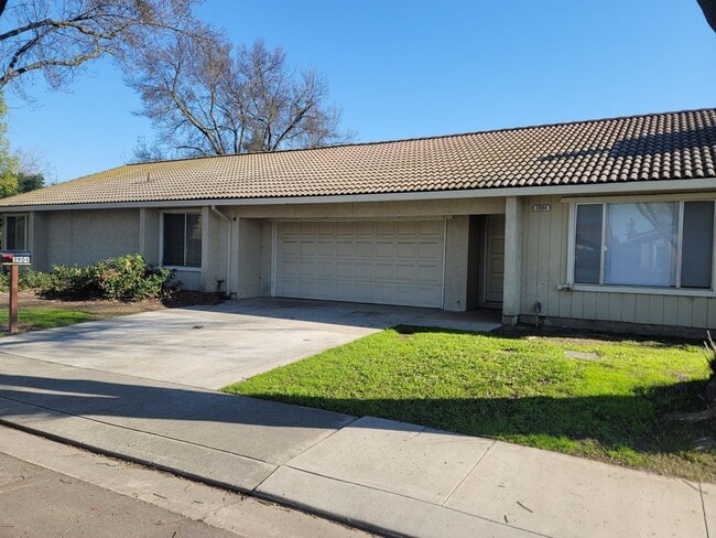 Building Photo - MON390