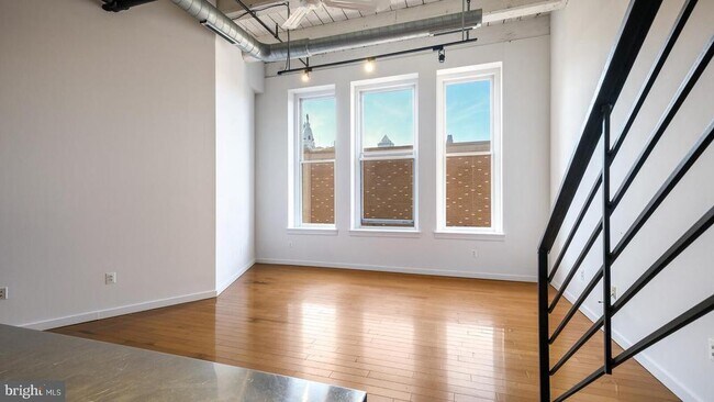 Building Photo - 1027 Arch St