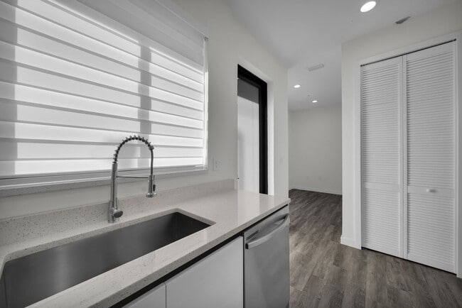 Building Photo - 4502 Orchid Blvd