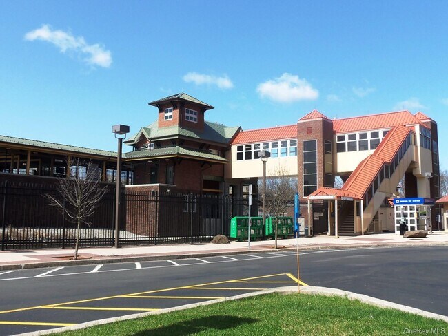 Building Photo - 142 Bannon Ave