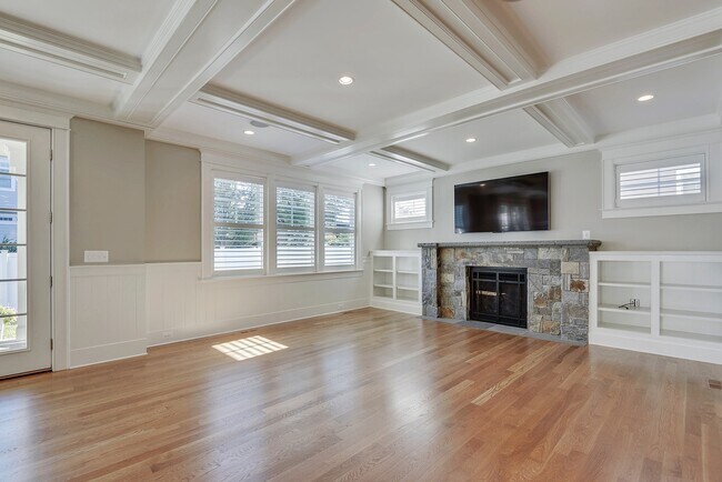 Building Photo - 5br Bethesda Home for Rent