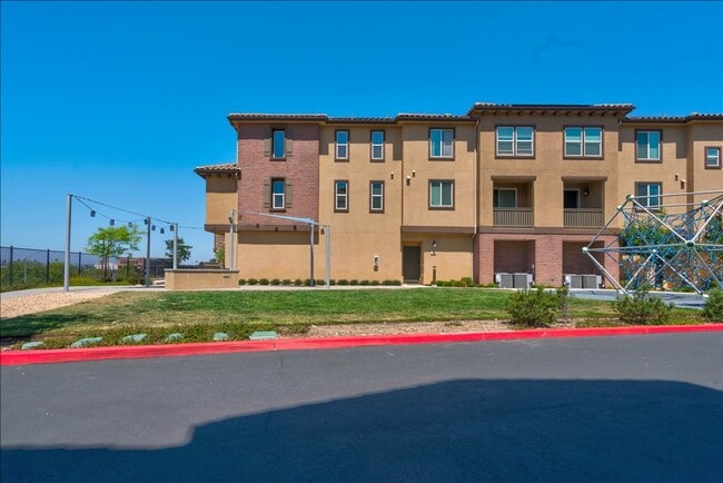 Building Photo - 367 Mission Villas Rd