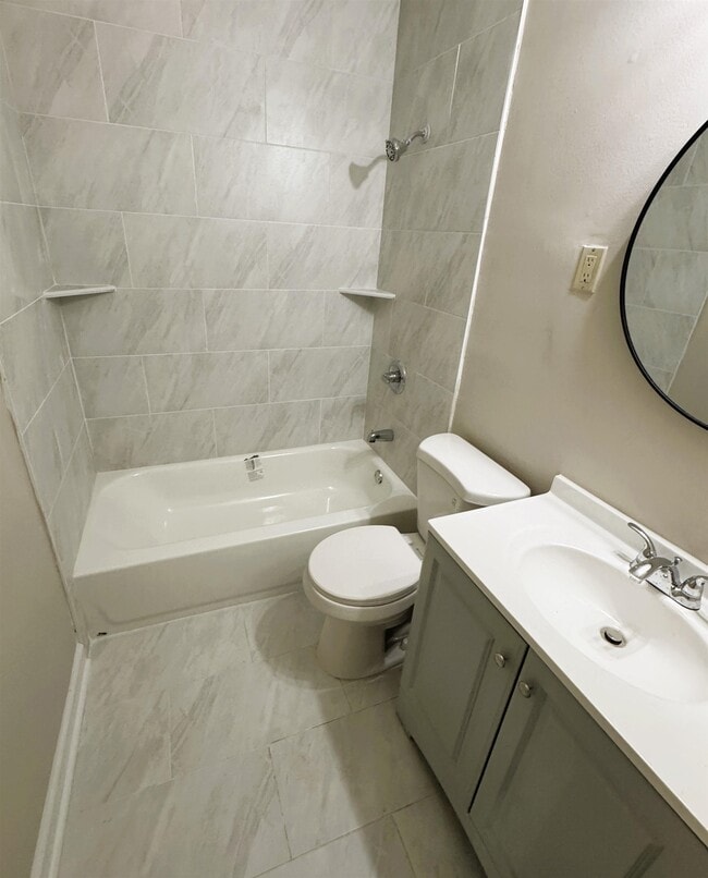 Building Photo - 1474 N Graham St