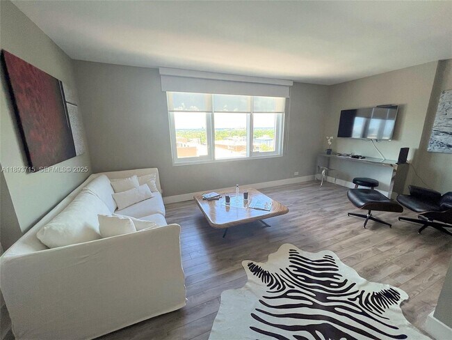 Building Photo - 2301 Collins Ave