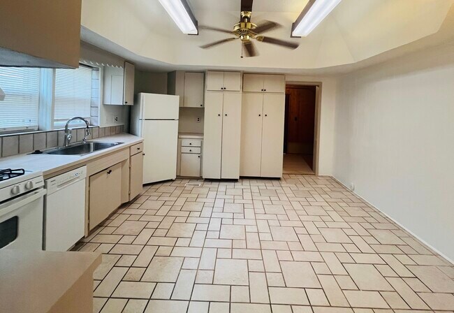 Building Photo - 602 Railroad Ave