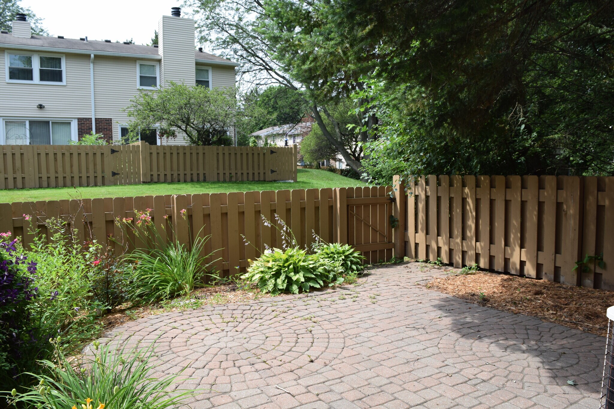 Building Photo - 1594 Brentwood Dr