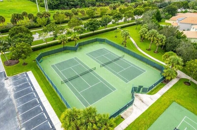 Building Photo - 9271 Madewood Ct