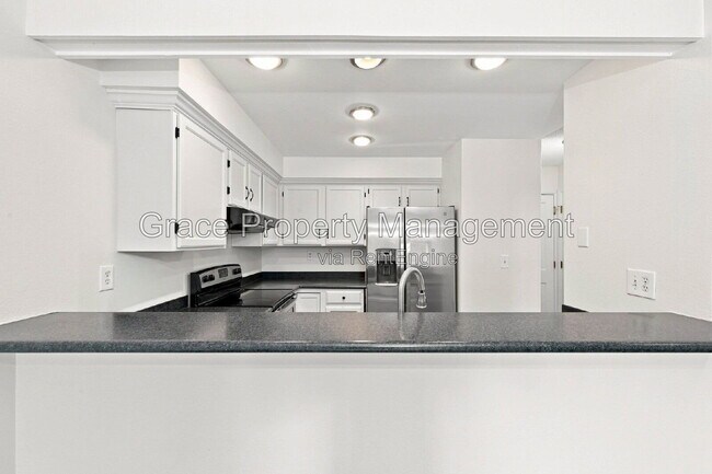 Building Photo - 2881 W Long Dr