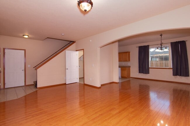 Building Photo - 515 S Garfield St