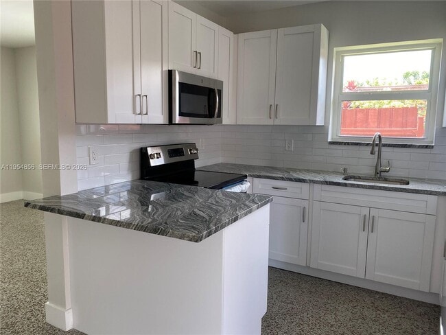 Building Photo - 9435 SW 39th St