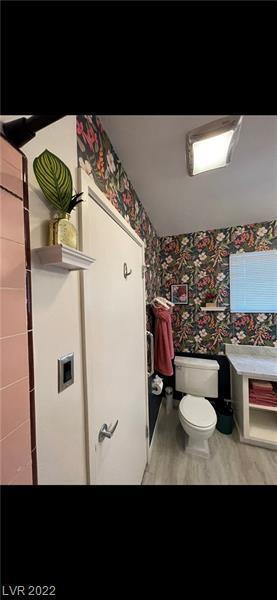 Building Photo - FULLY FURNISHED! & Recently renovated mid-term in downtown - close to arts district