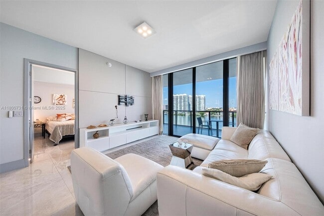 Building Photo - 5500 Island Estates Dr