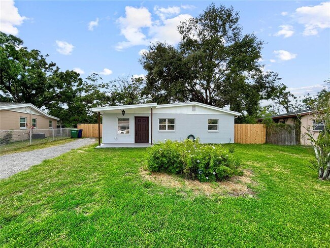 Building Photo - 2404 N Ramona Cir
