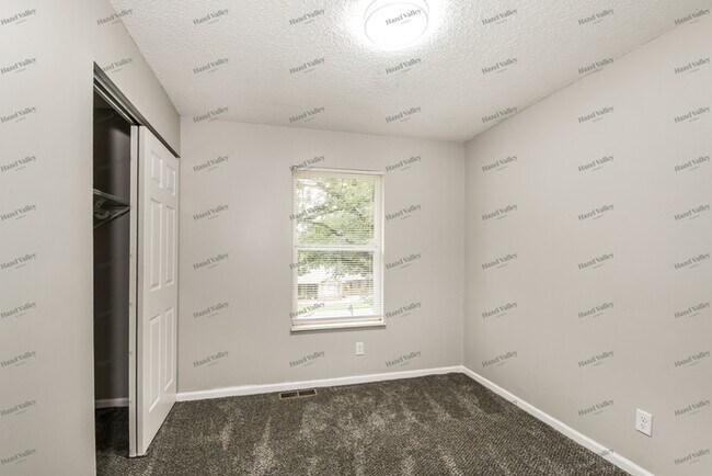 Building Photo - 6502 Pauline Ct
