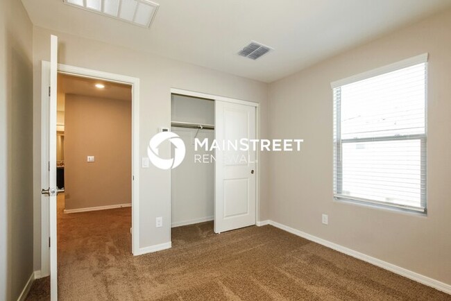 Building Photo - 3939 S 82nd Dr